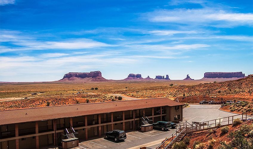 vue sur un lodge  Monument Valley aux Etats-Unis