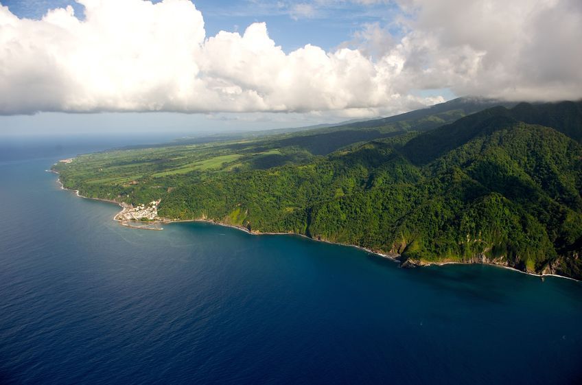 vue sur la baie et la montagne pelee en Martinique